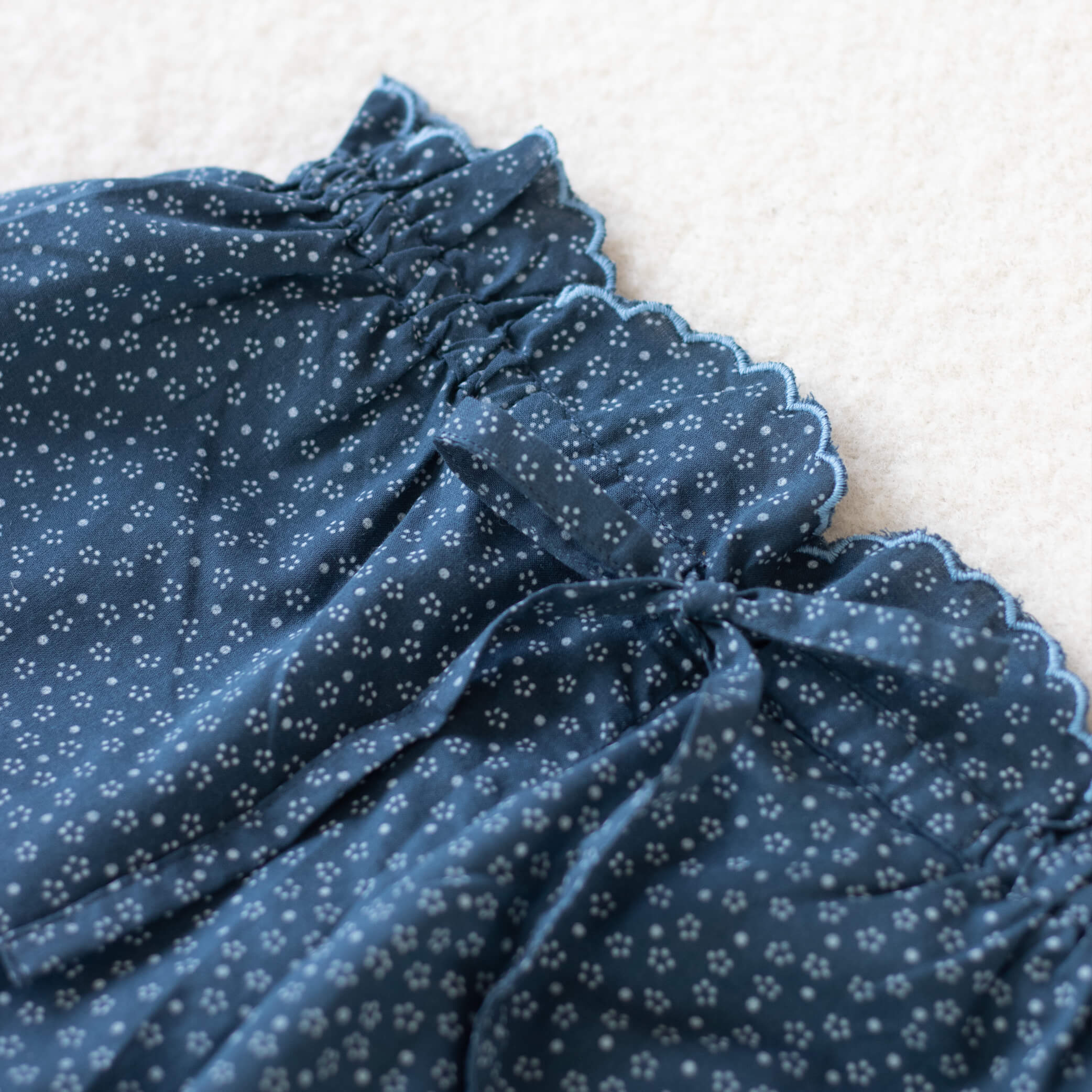 Scalloped edge kids shorts set - Indigo Dot