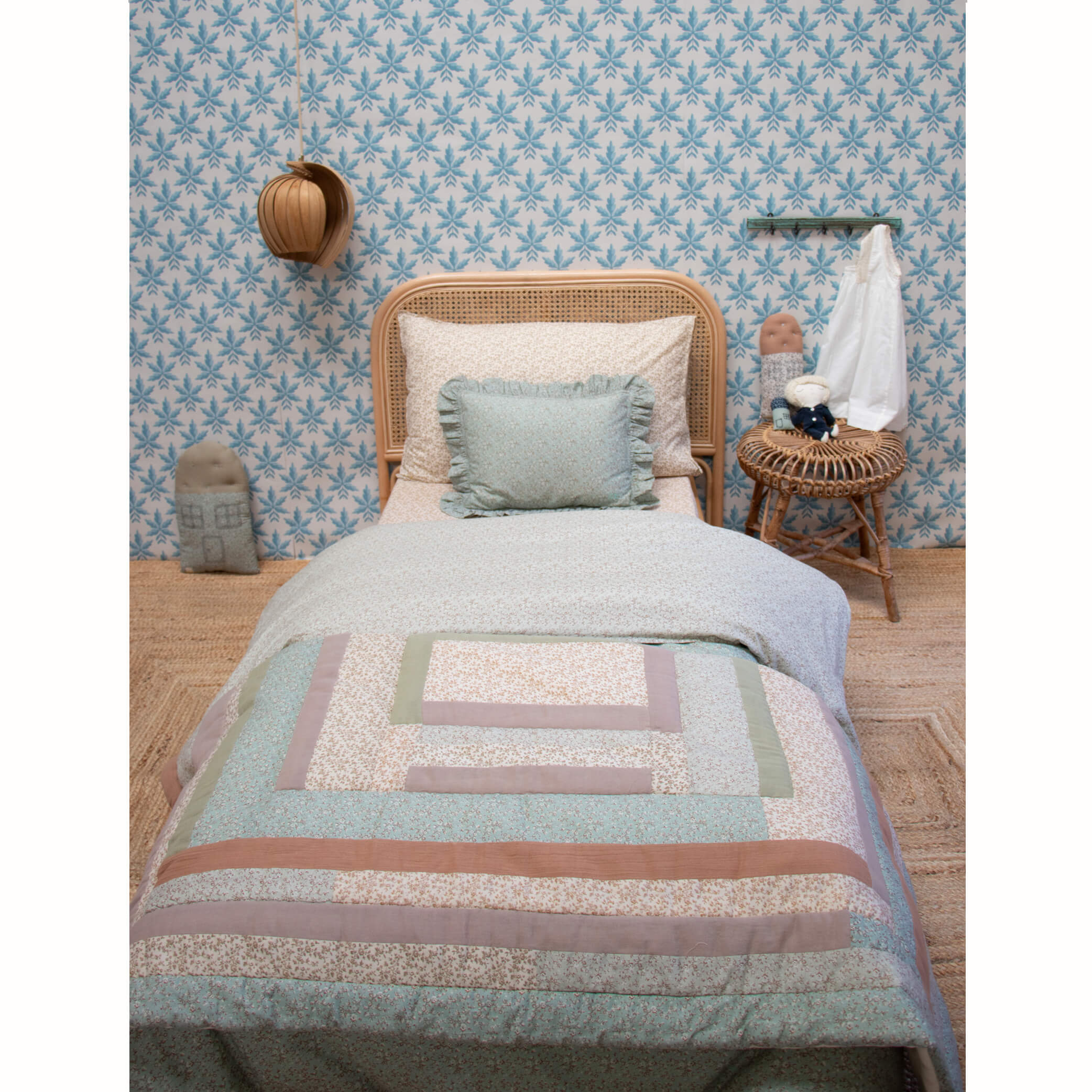 Junior Floral Patchwork Quilt