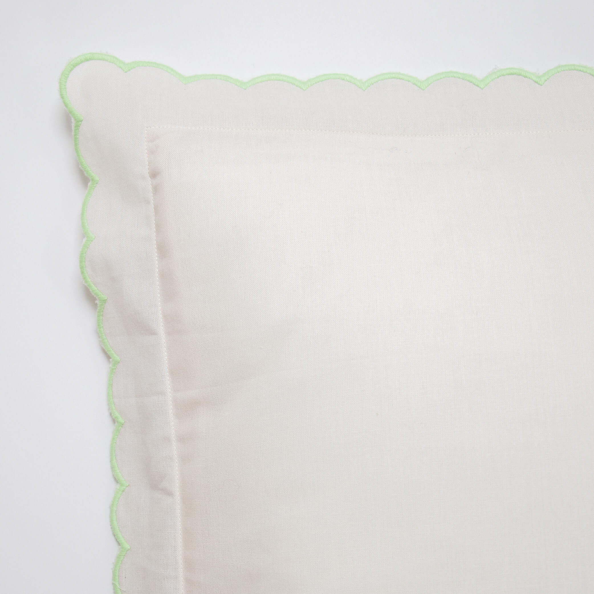 Scalloped edge Pillowcase - Chalk