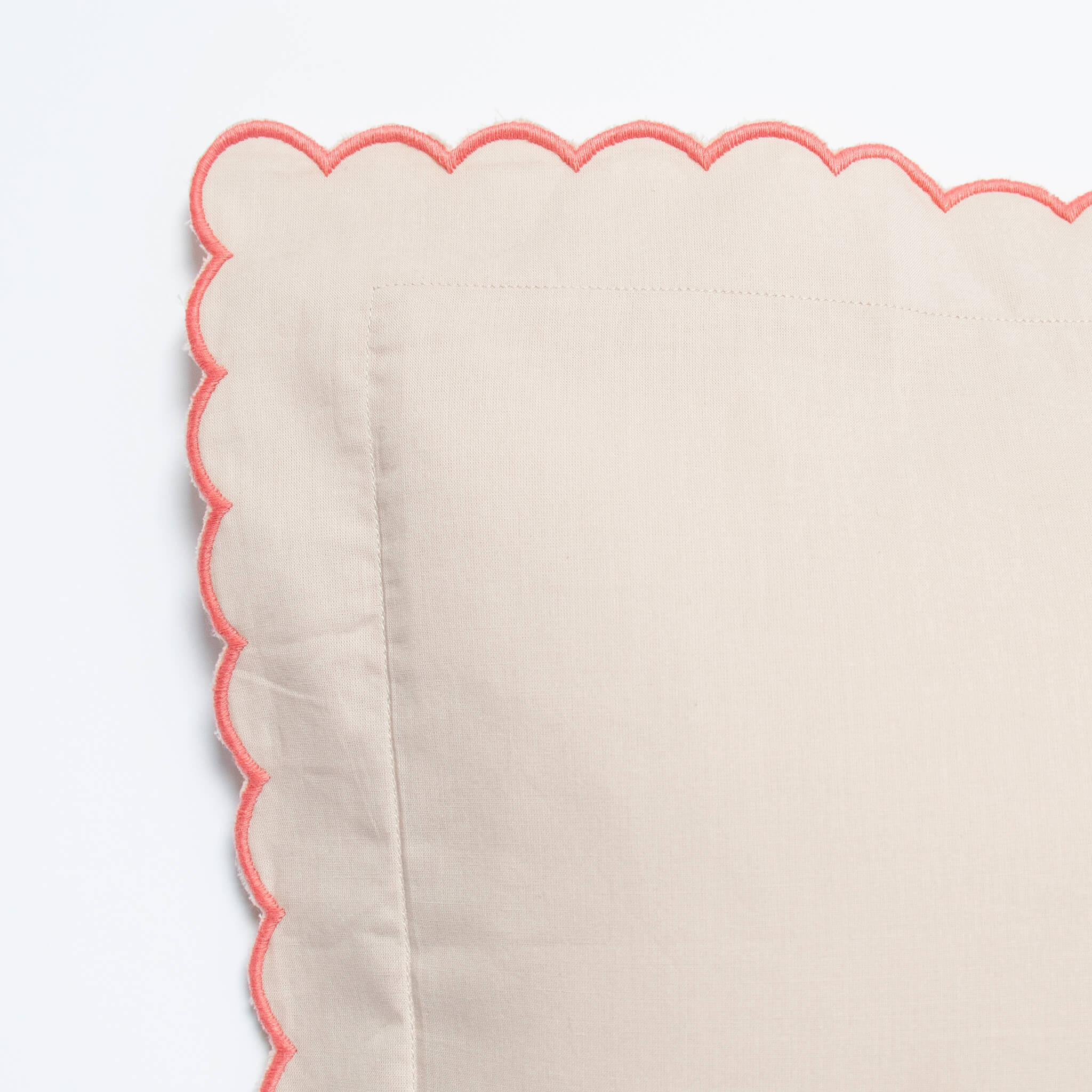 Scalloped edge Pillowcase - Champagne