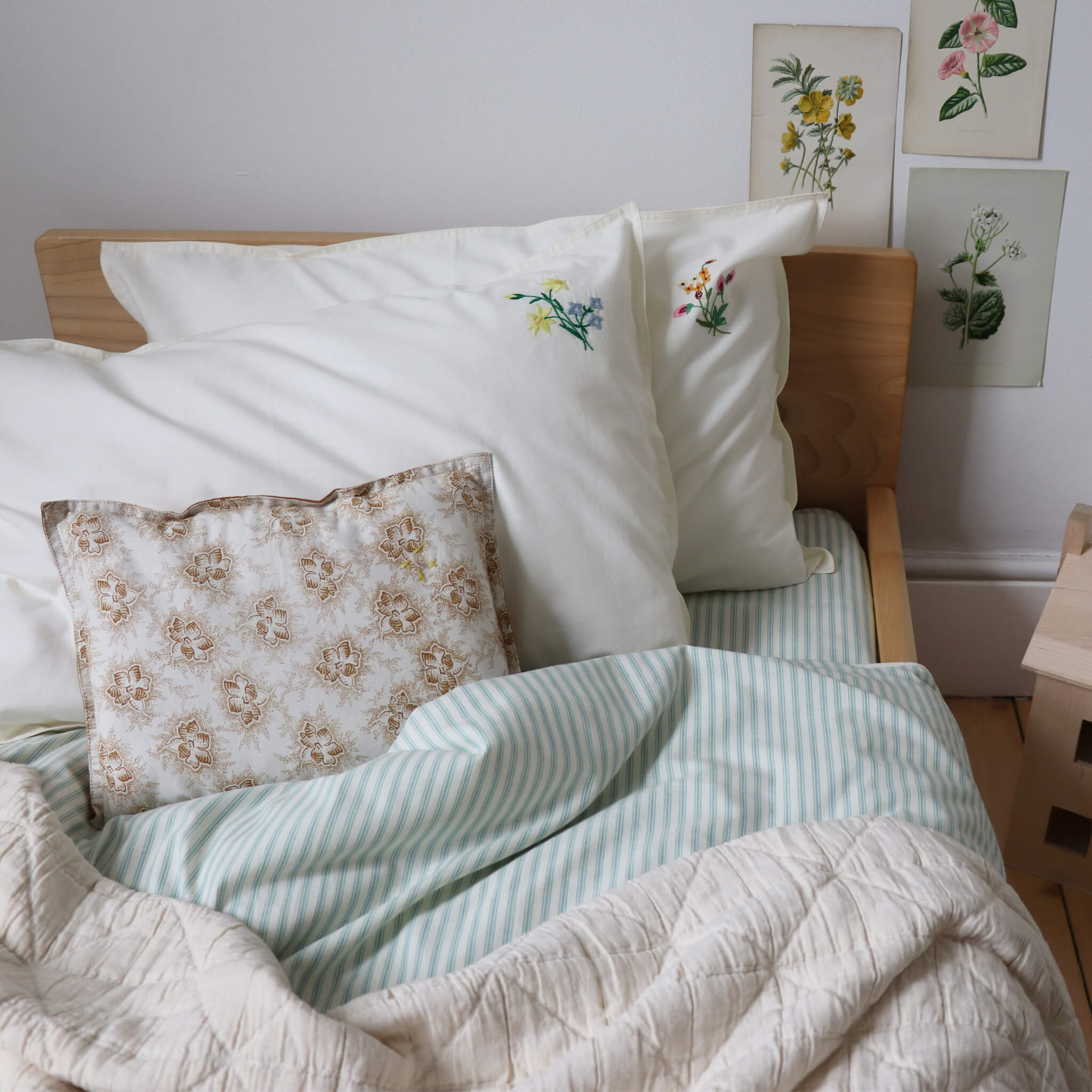 Embroidered Yellow Flower Pillowcase - Off White