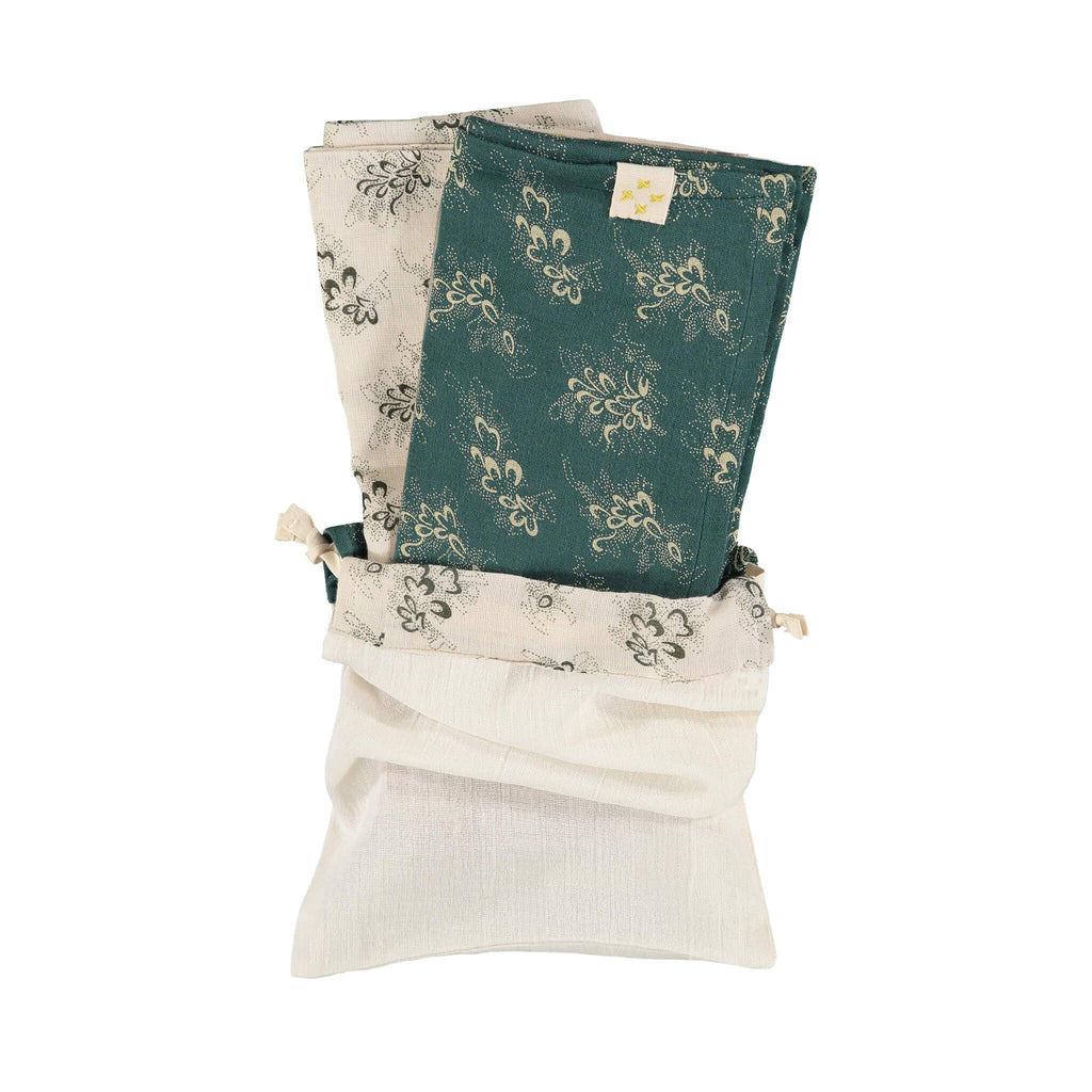 Beautiful set of 2 cotton muslin squares for a new mum and baby. A wonderful gift the set comes in its own storage bag by camomile london.